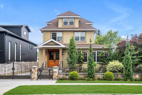 149-02 11 Ave Whitestone NY 11357