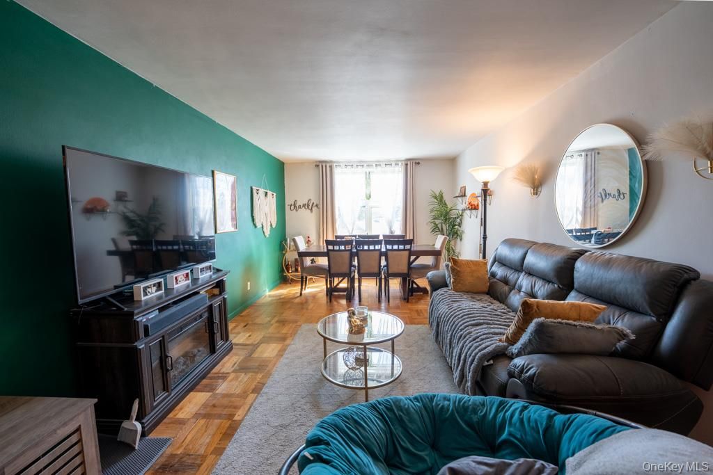 Photo of 1304 Midland Avenue #C25, Yonkers, NY 10704 (MLS # 973075)