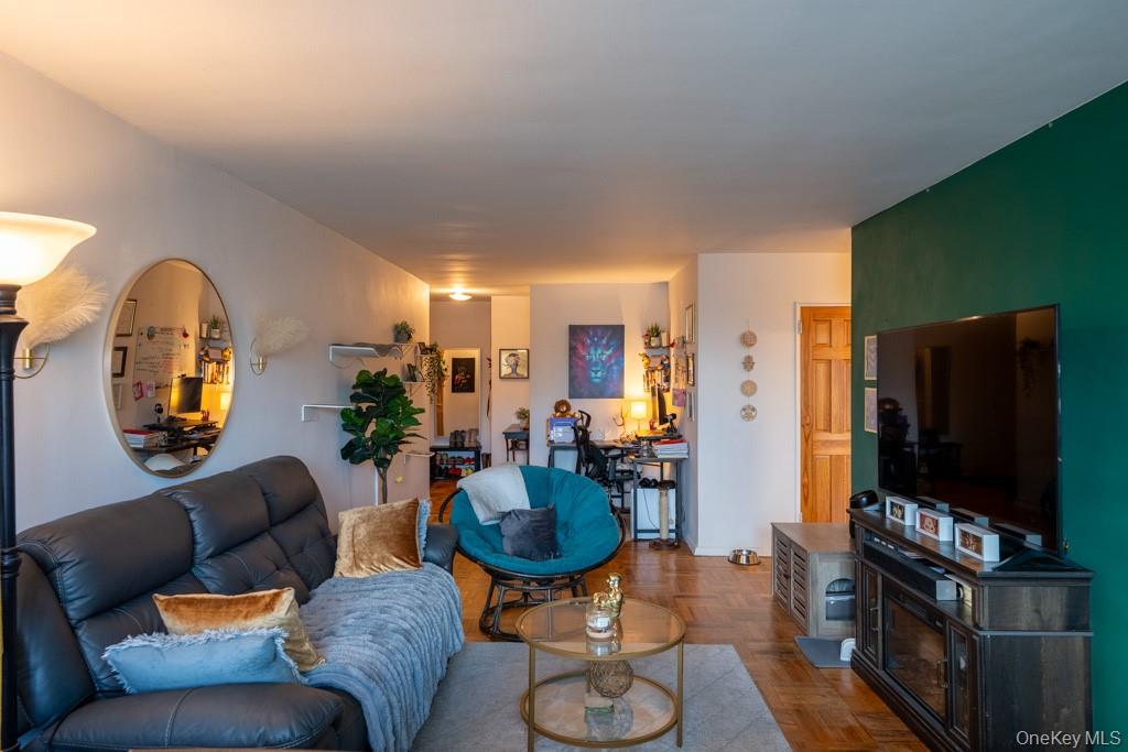 1304 Midland Avenue C25