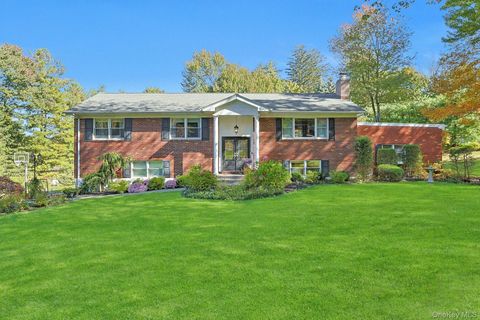 Photo of 1 Eunice Lane, Thornwood, NY 10594 (MLS # 922786)