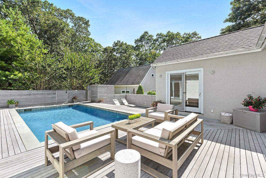 Photo of 5 Rowman Court, East Hampton, NY 11937 (MLS # 1047001)