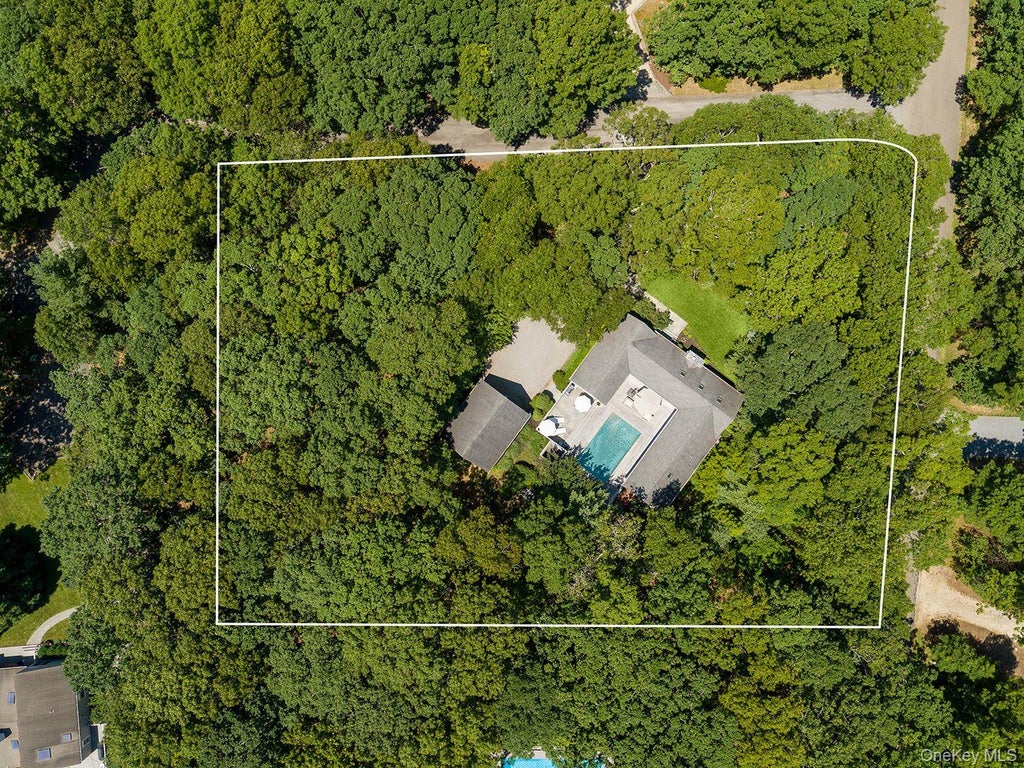 Photo of 5 Rowman Court, East Hampton, NY 11937 (MLS # 1047001)
