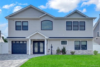 129 Tardy Lane S Wantagh NY 11793