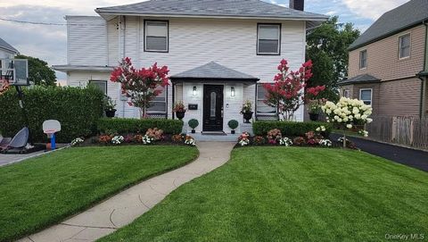 Photo of 278 Morris Avenue, Inwood, NY 11096 (MLS # 927583)
