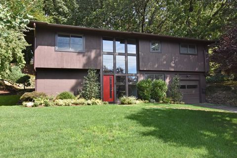 MLS: 851056