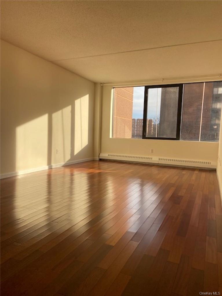 4 Martine Avenue 408