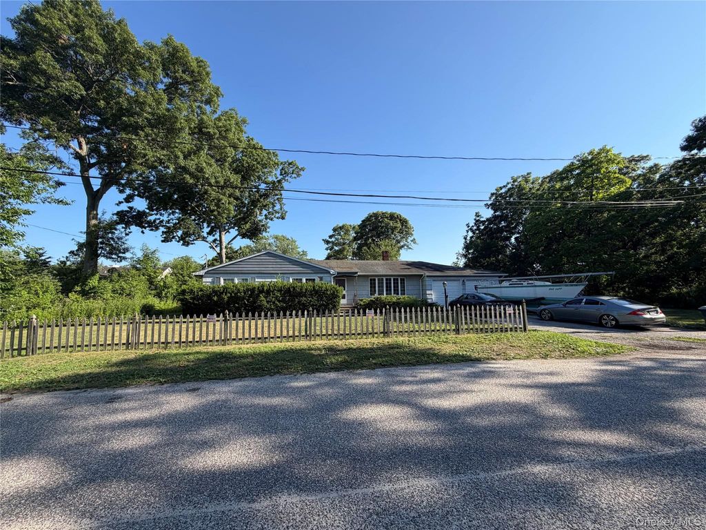 Photo of 22 Yerk Avenue, Ronkonkoma, NY 11779 (MLS # 1026140)