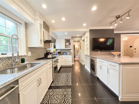 352 Mill Spring Road Manhasset NY 11030