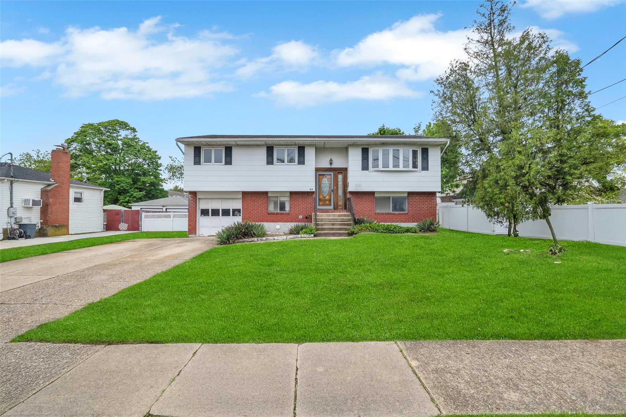 65 Cedar Court, Copiague, New York image 1