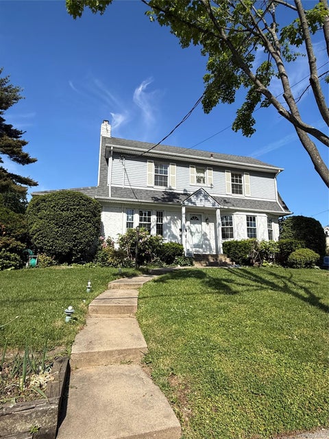 Homes For Rent - 10 Forest Row<br/> Great Neck, NY 11023