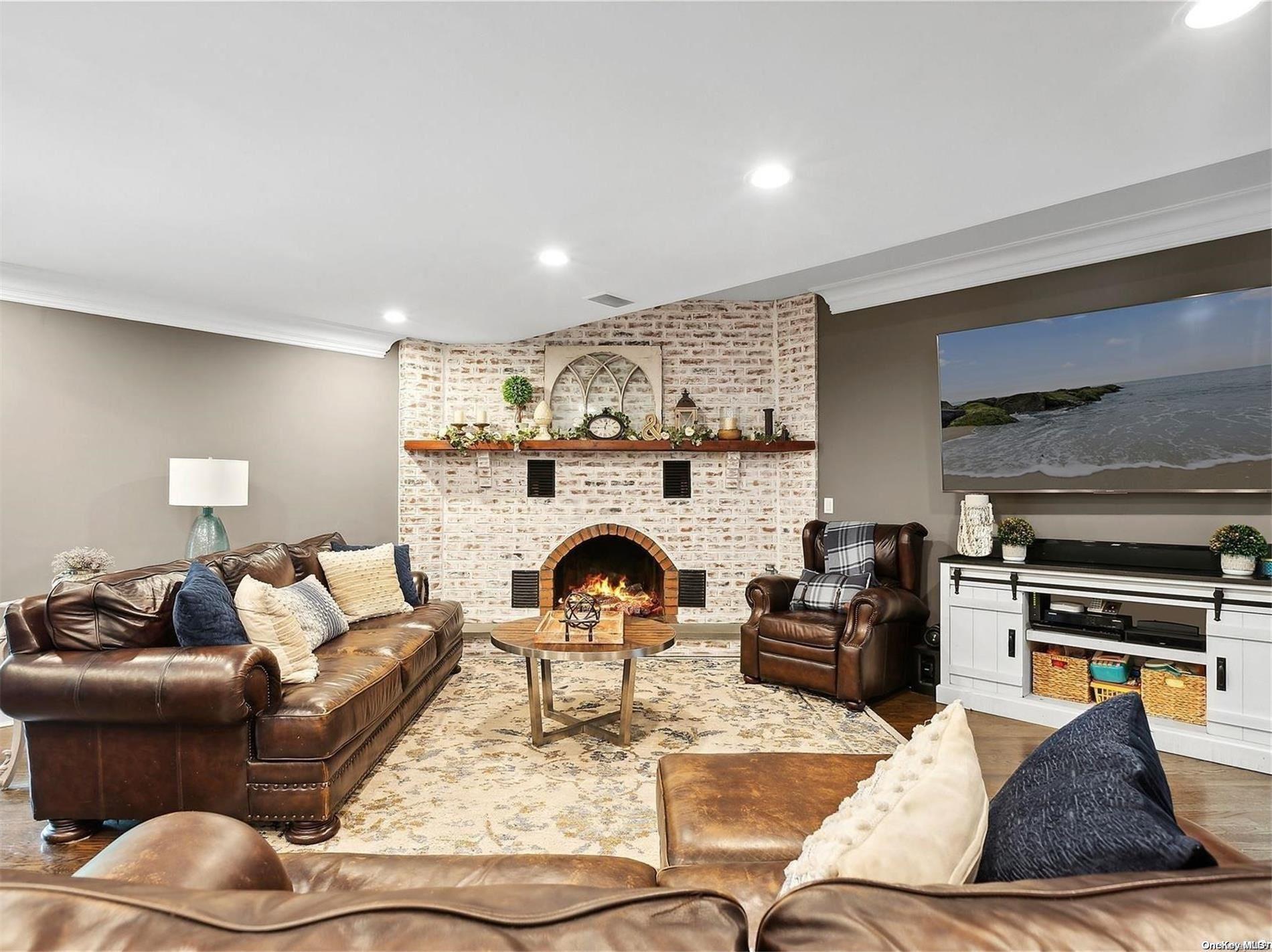 38 Royal Court Ct, Rockville Centre, New York image 16