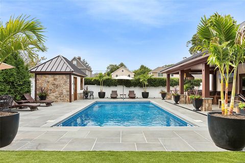 38 Royal Court Rockville Centre NY 11570