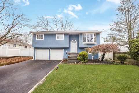 Photo of 22 3rd Street, Ronkonkoma, NY 11779 (MLS # 972226)