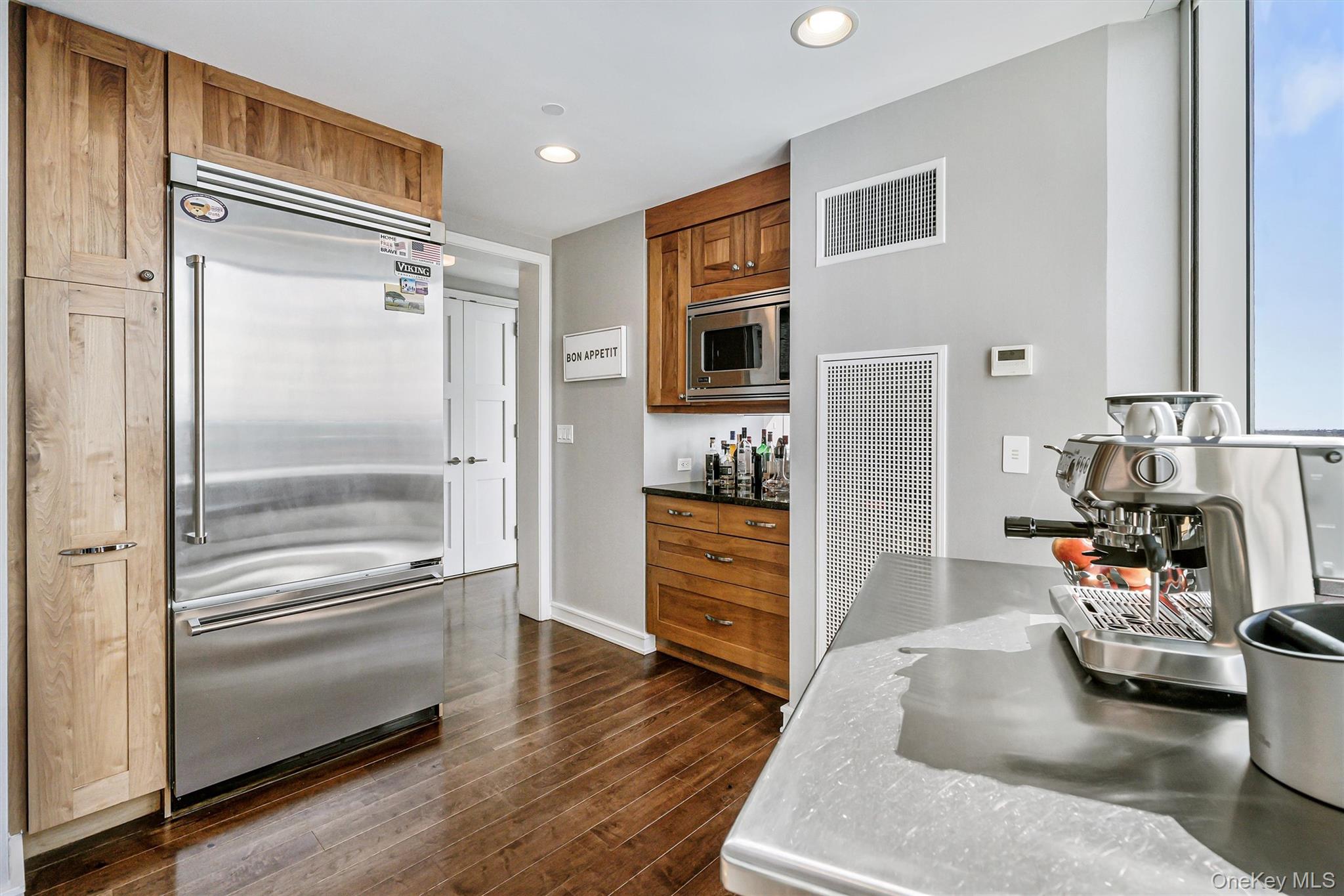 5 Renaissance Square 28E