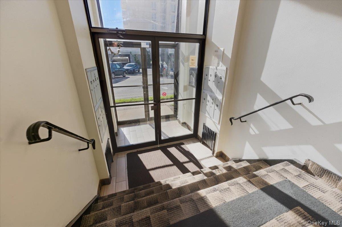 475 W Broadway B2