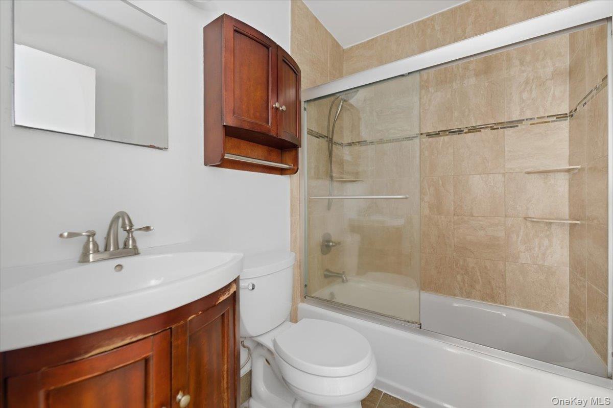 475 W Broadway B2