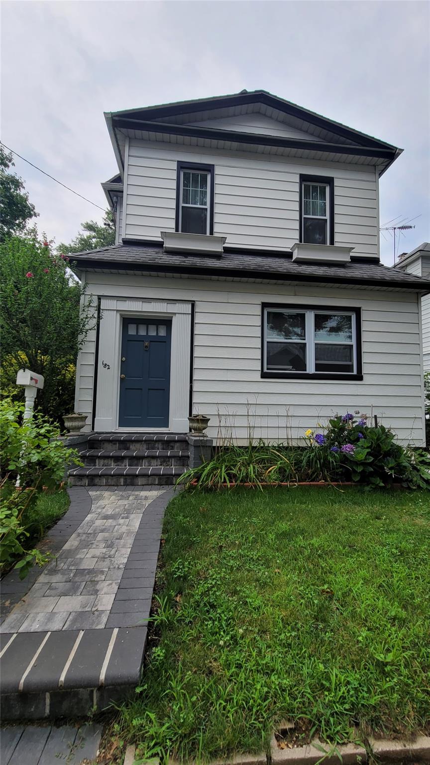 182 Lowell Avenue, Floral Park, New York image 3