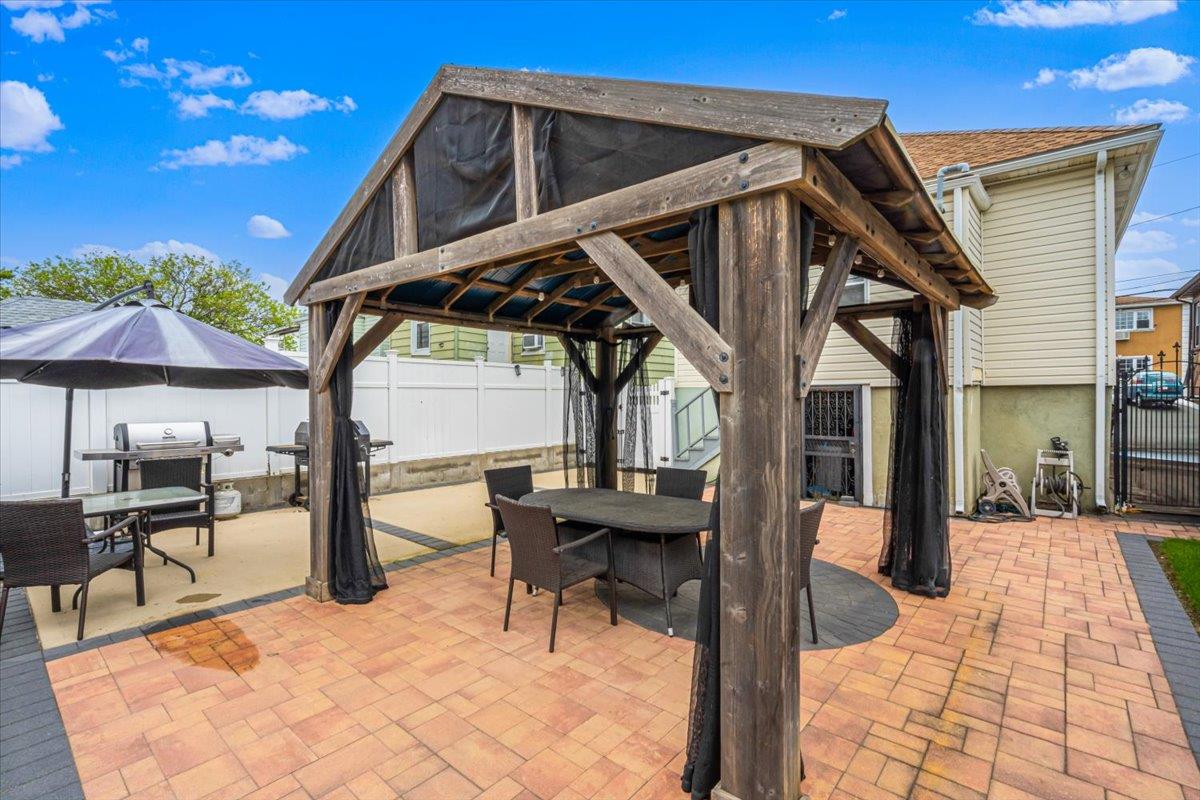 319 Beach 47th Street, Far Rockaway, New York image 16