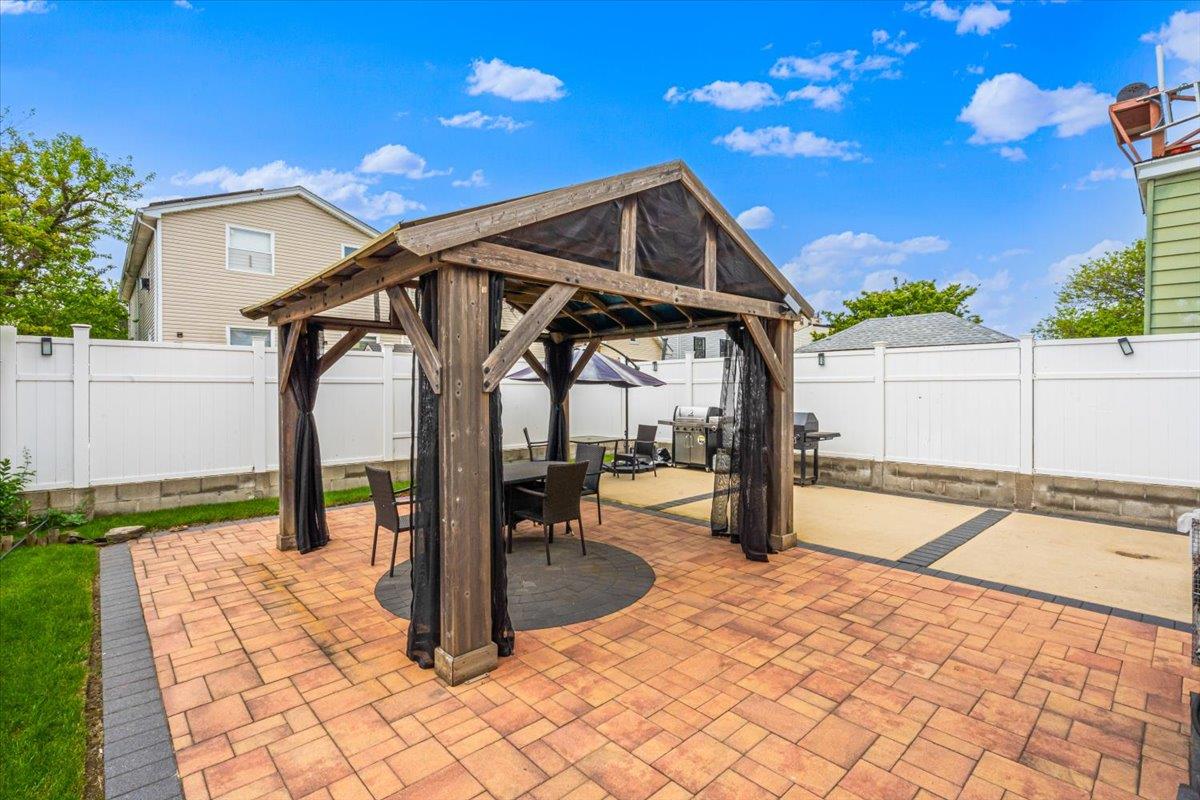 319 Beach 47th Street, Far Rockaway, New York image 15