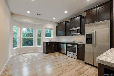 Apartment For Rent - 1 Grace Lane<br/> Lindenhurst, NY 11757