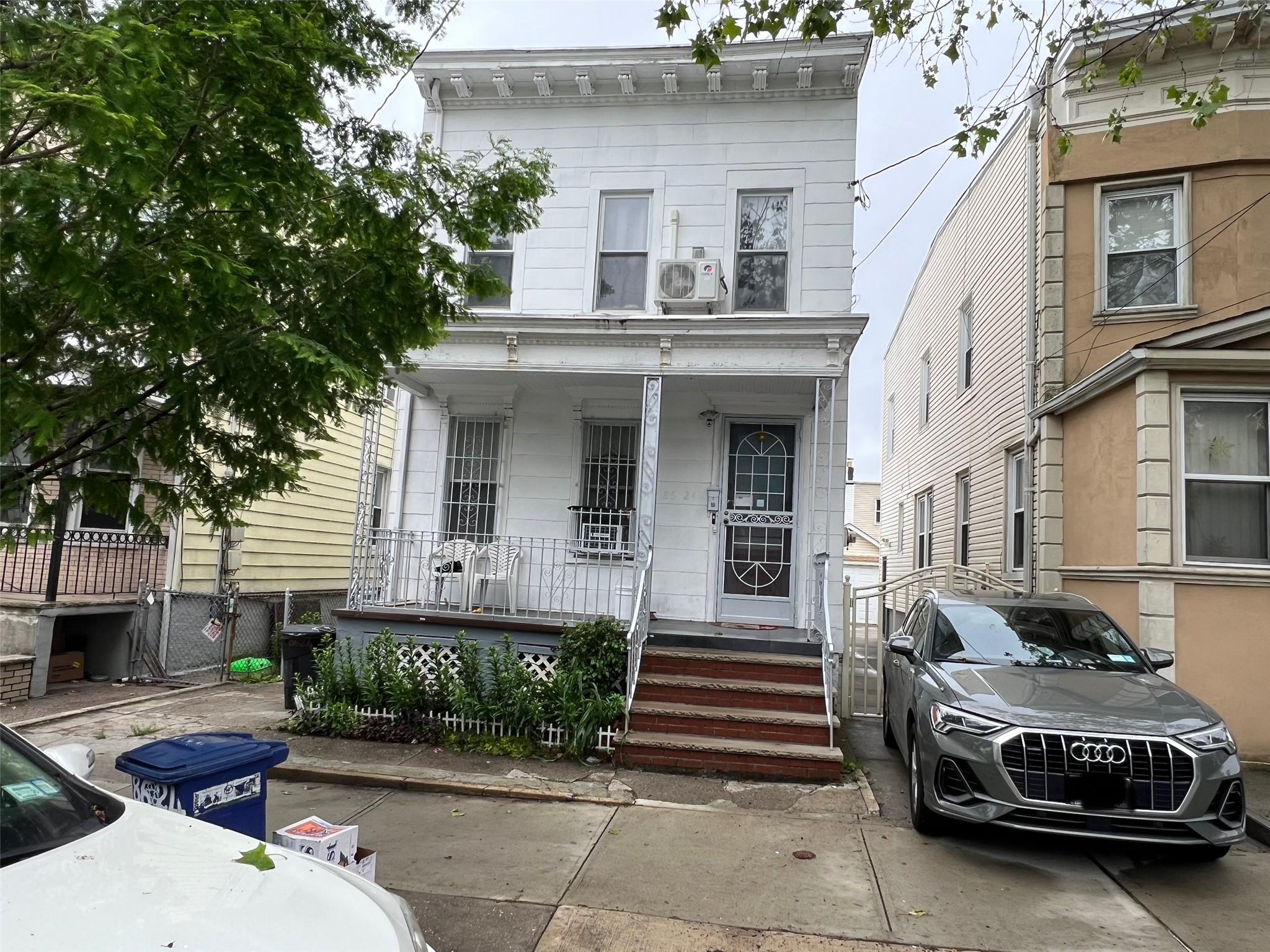 Property for Sale at 79 Street, Woodhaven, Queens, NY - Bedrooms: 4 
Bathrooms: 2 
Rooms: 8  - $838,000