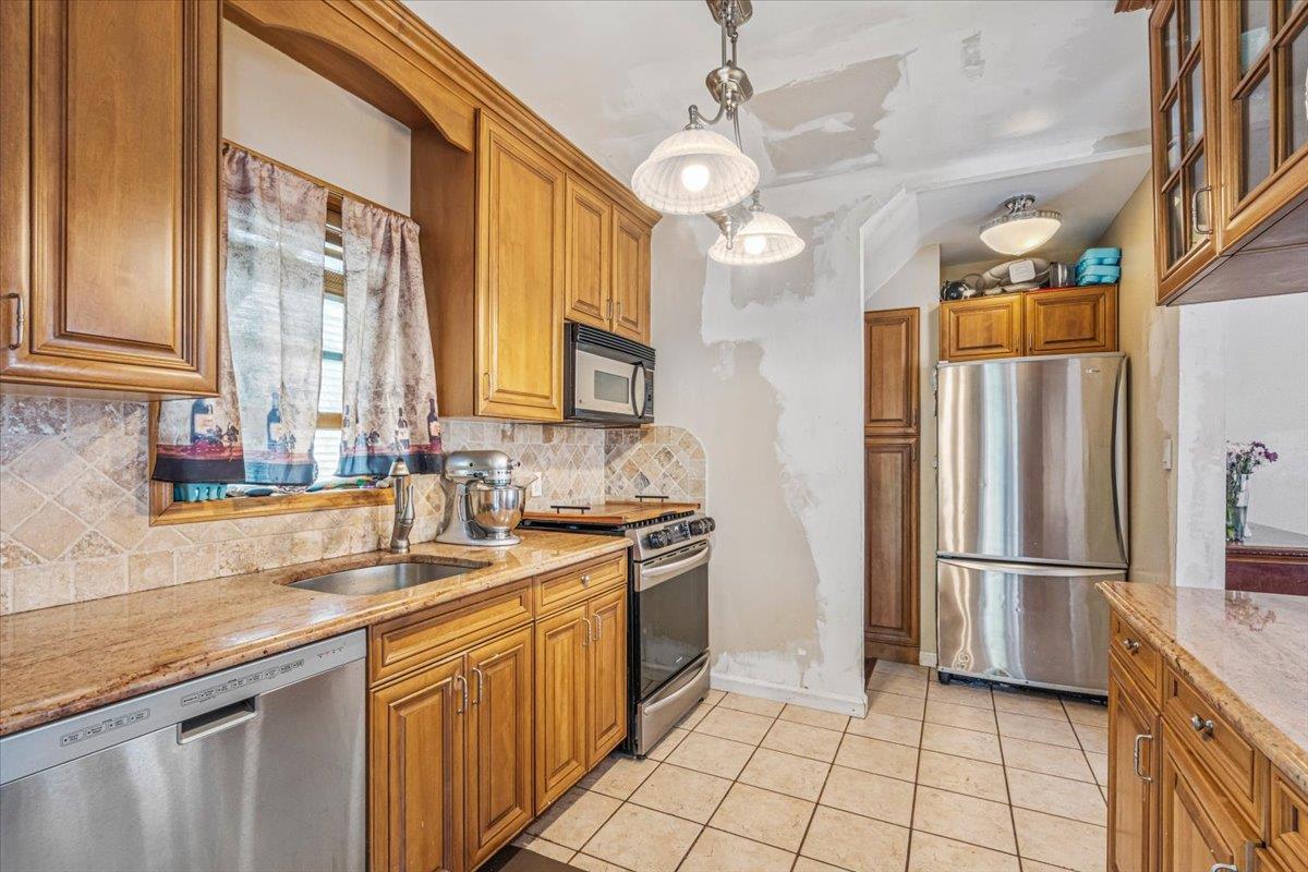 321 Rolling Street, Malverne, New York image 12