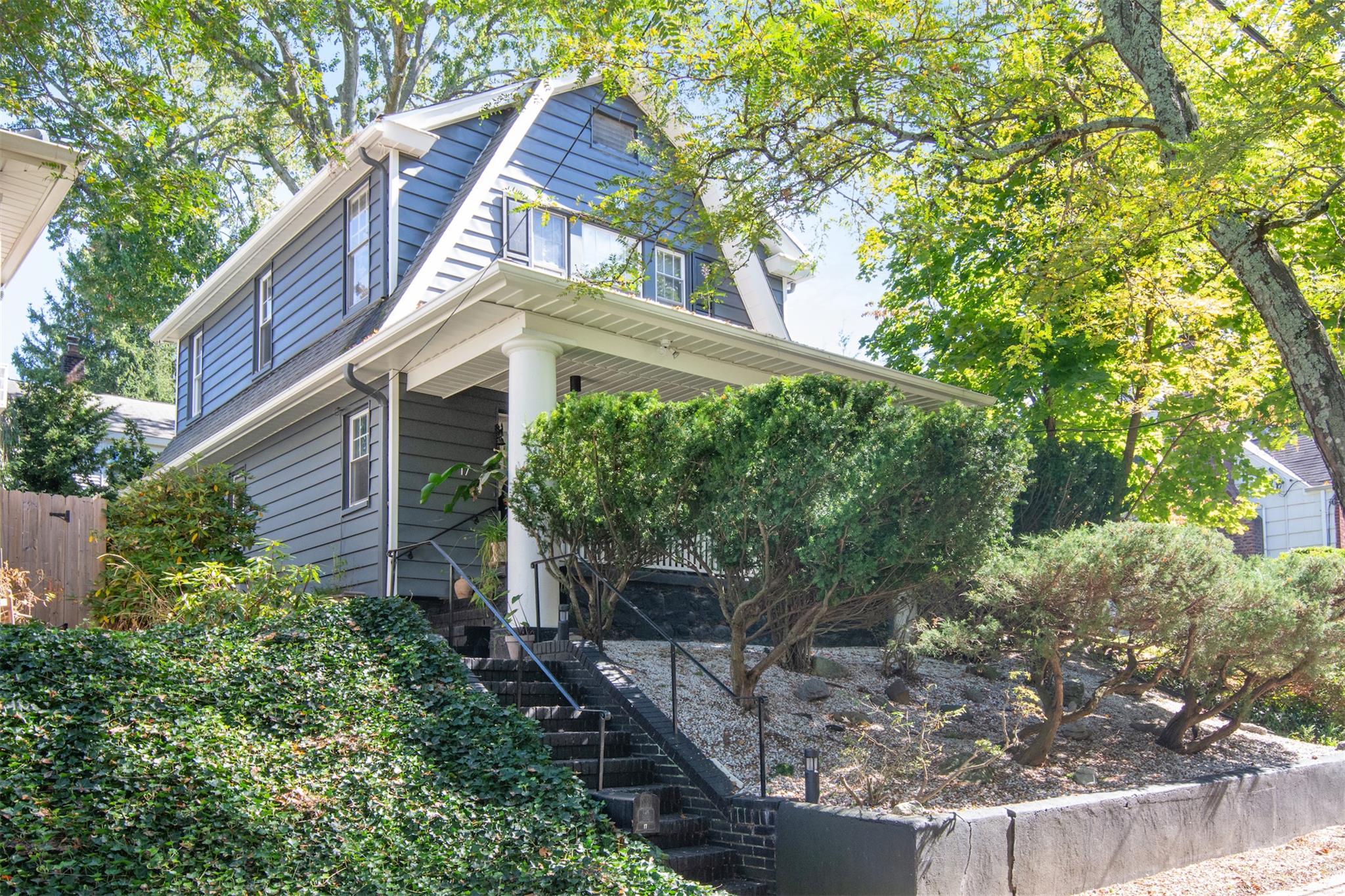 Grandview Avenue, Dobbs Ferry, New York - 3 Bedrooms  
1 Bathrooms  
6 Rooms - 