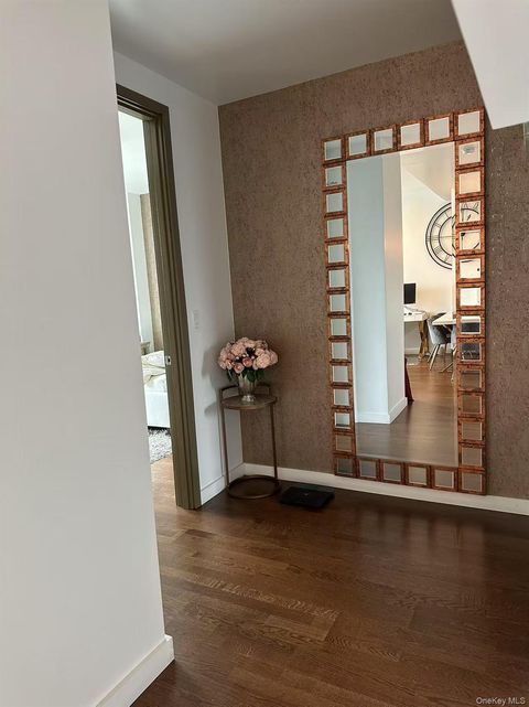 2717 42nd Road 15A Long Island City NY 11101