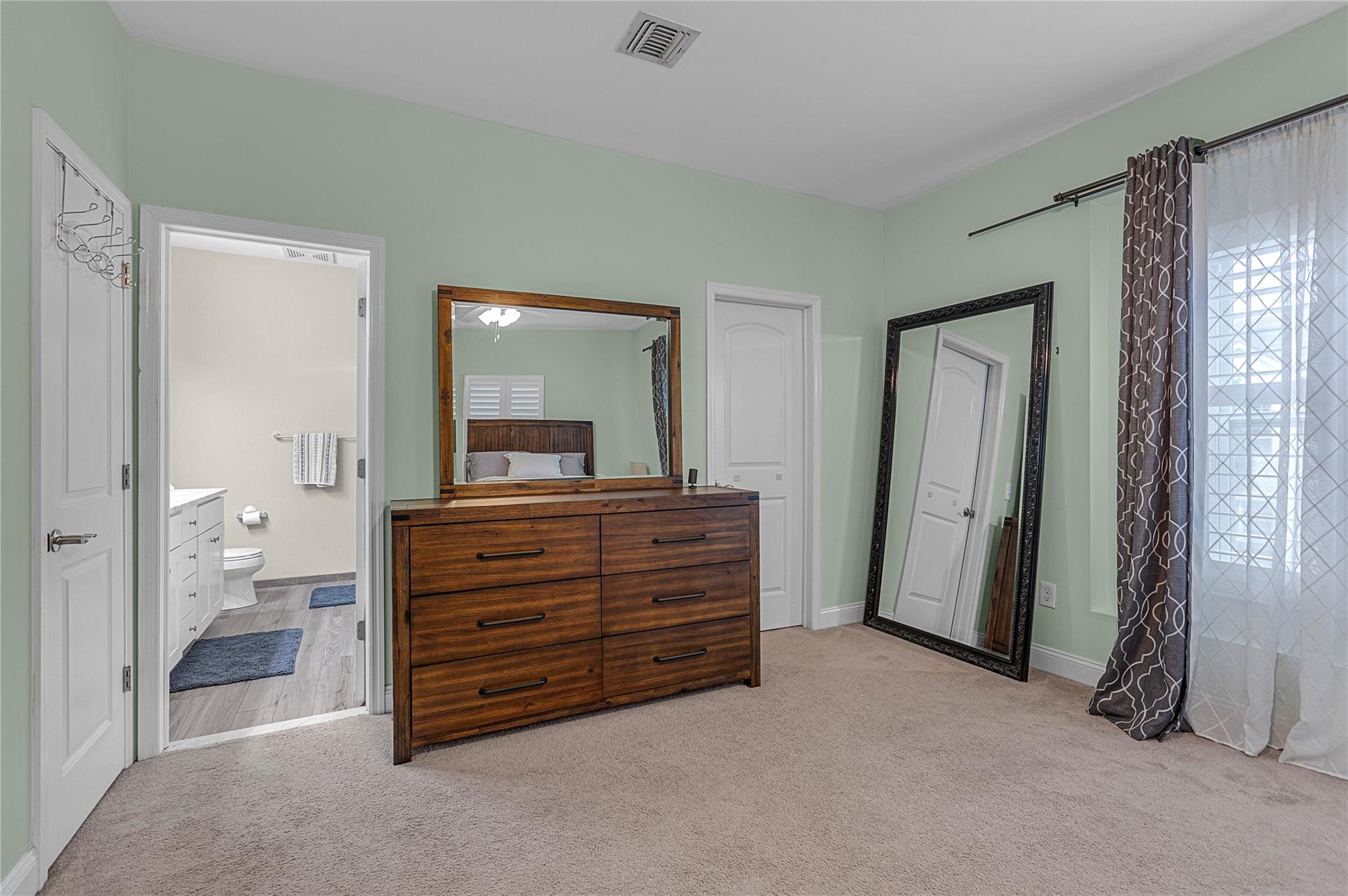 27 Lager Lane, Patchogue, New York image 13