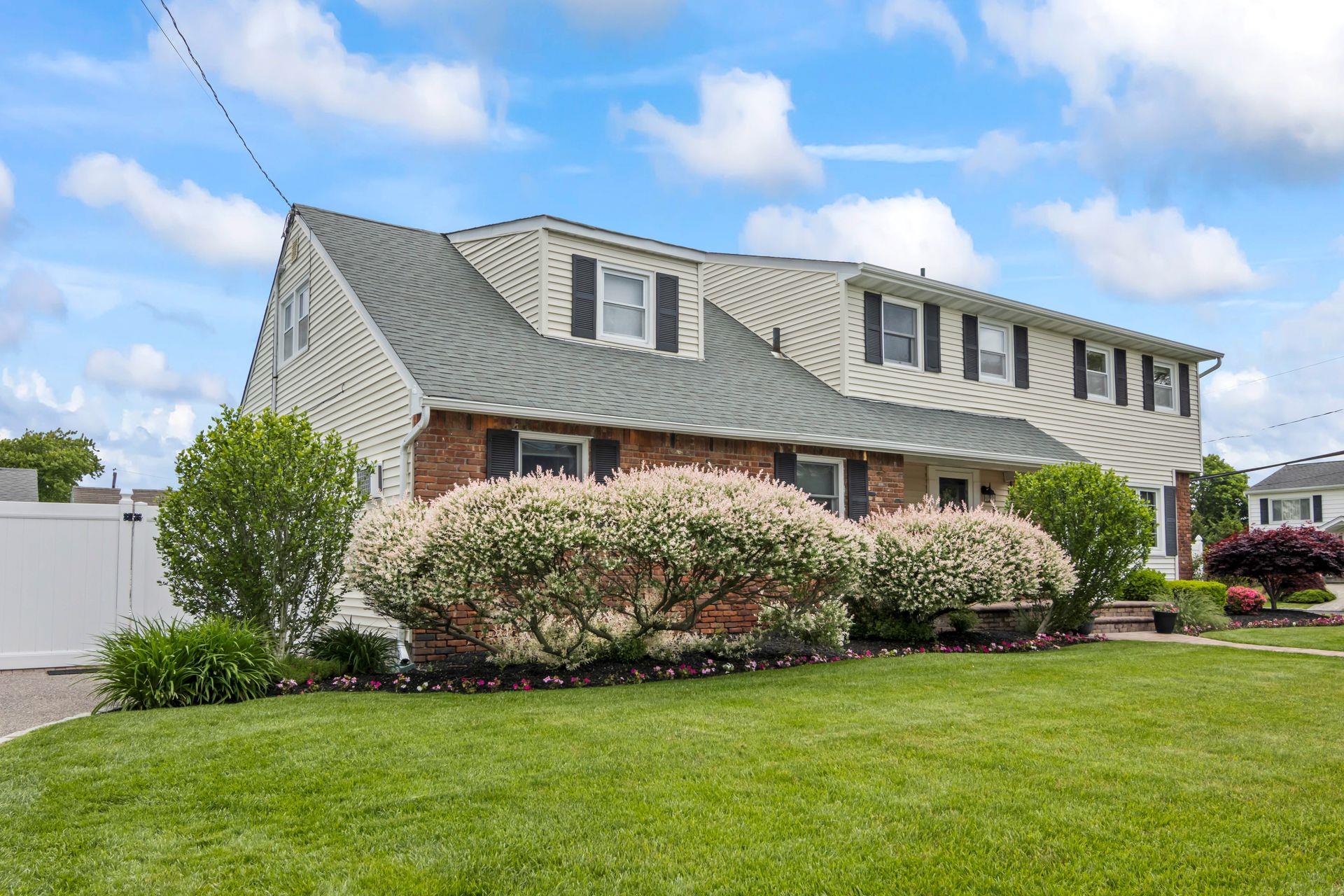 6 West Shore Road, Bay Shore, New York image 3