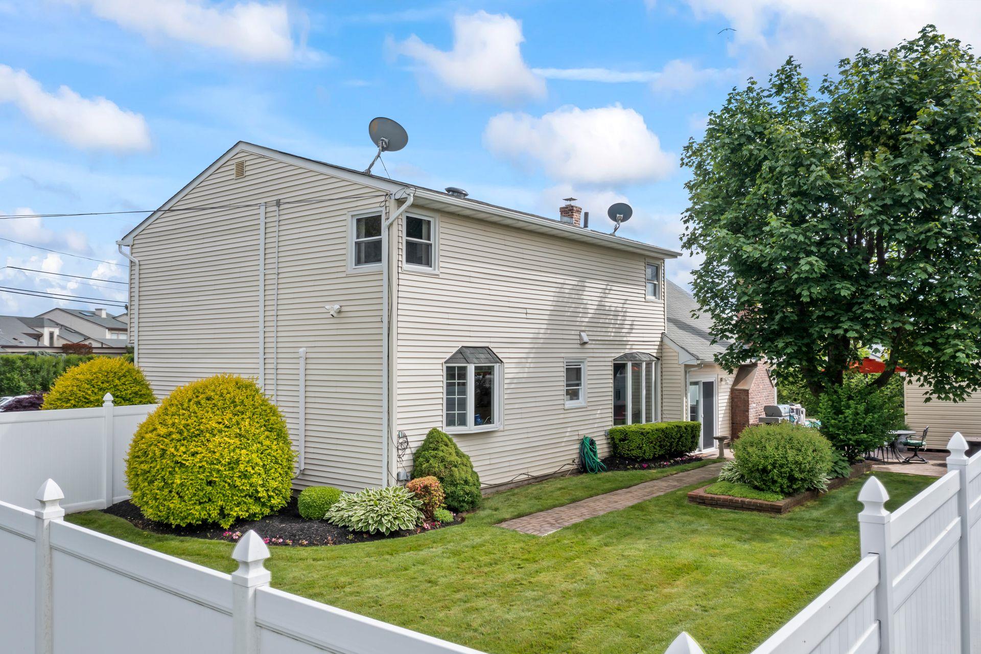 6 West Shore Road, Bay Shore, New York image 36