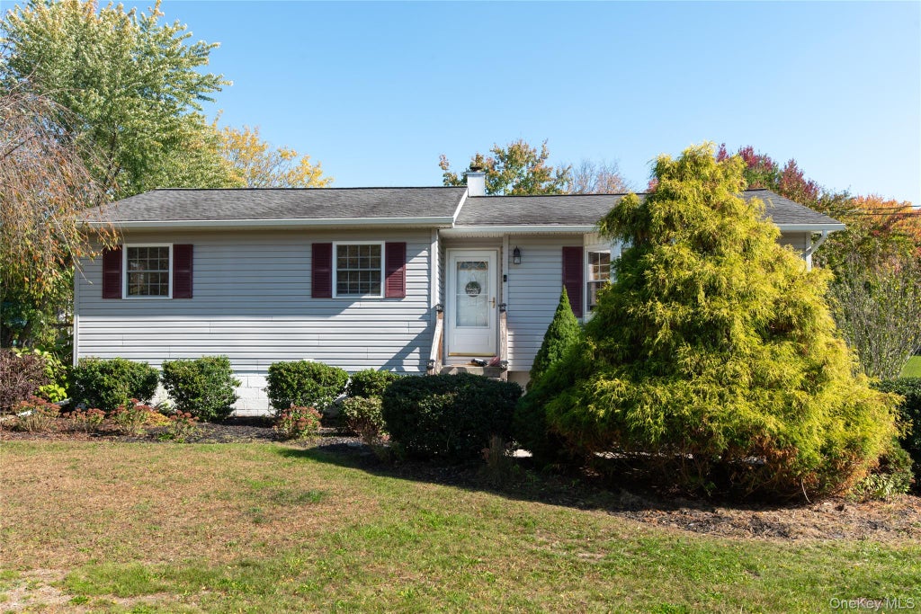 Photo of 34 Windmill Road, Poughkeepsie, NY 12601 (MLS # 1063105)