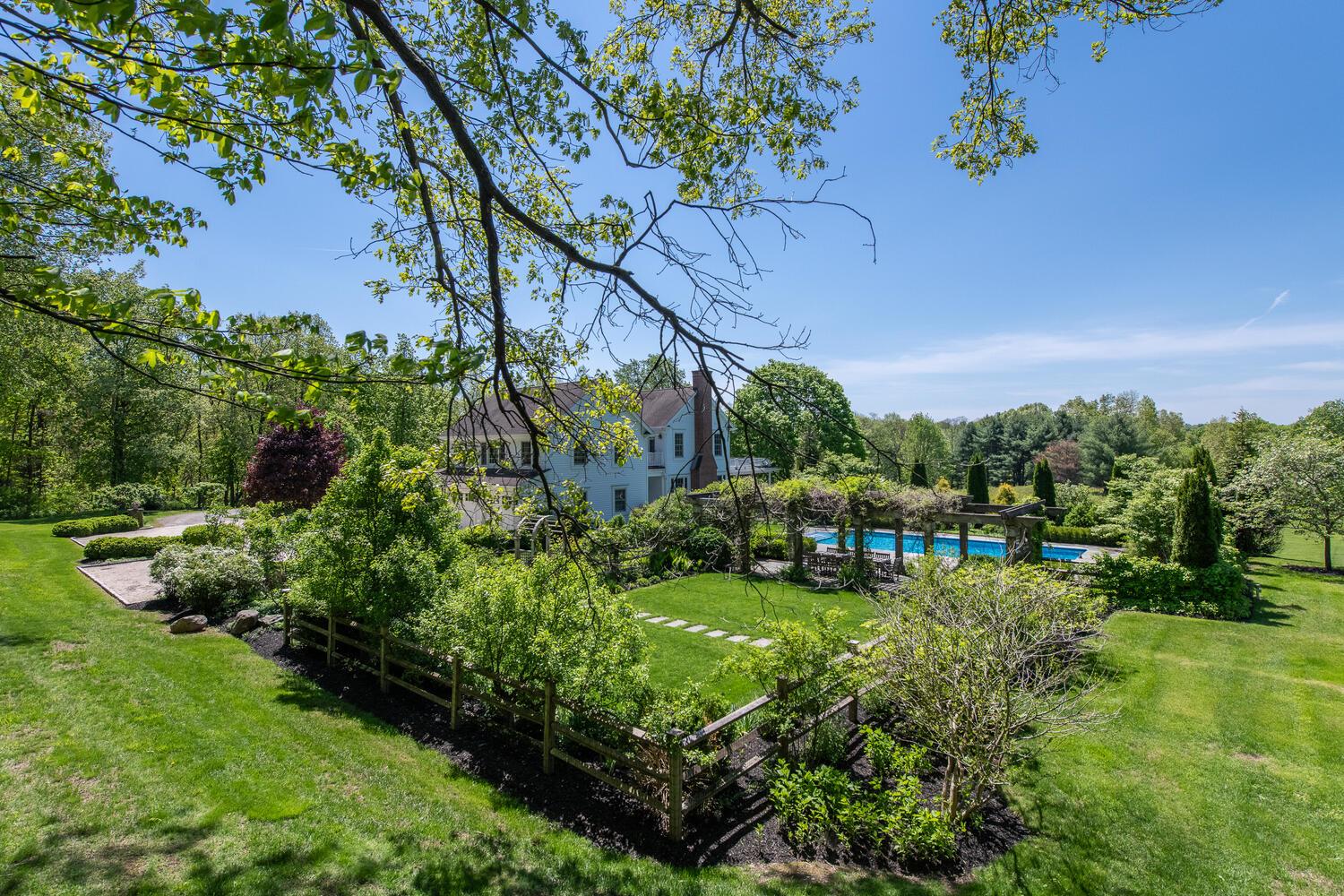Pells Road, Rhinebeck, New York - 5 Bedrooms  
6.5 Bathrooms  
12 Rooms - 