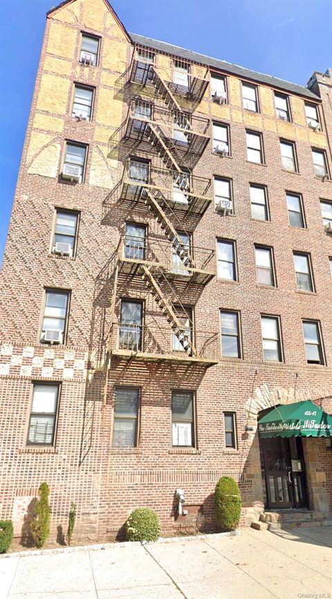 Photo of 155-17 Sanford Avenue #6D, Flushing, NY 11355 (MLS # 944076)