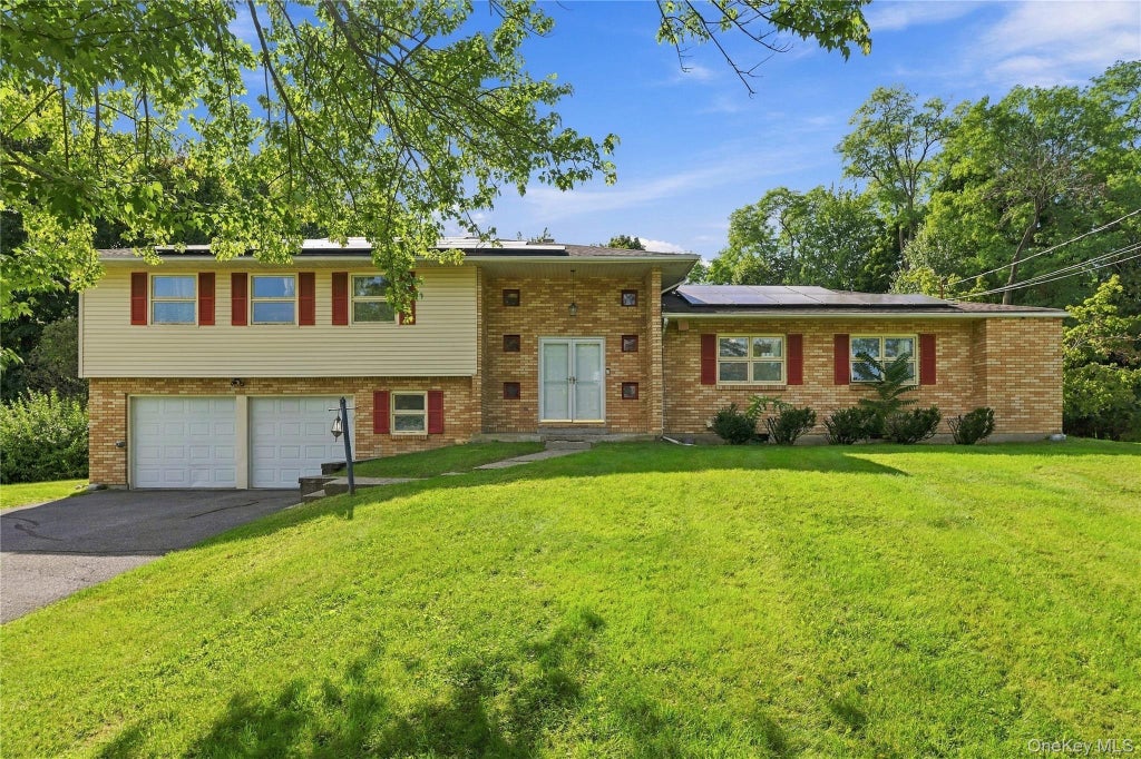 Photo of 39 Clintonwood Drive, New Windsor, NY 12553 (MLS # 1055234)