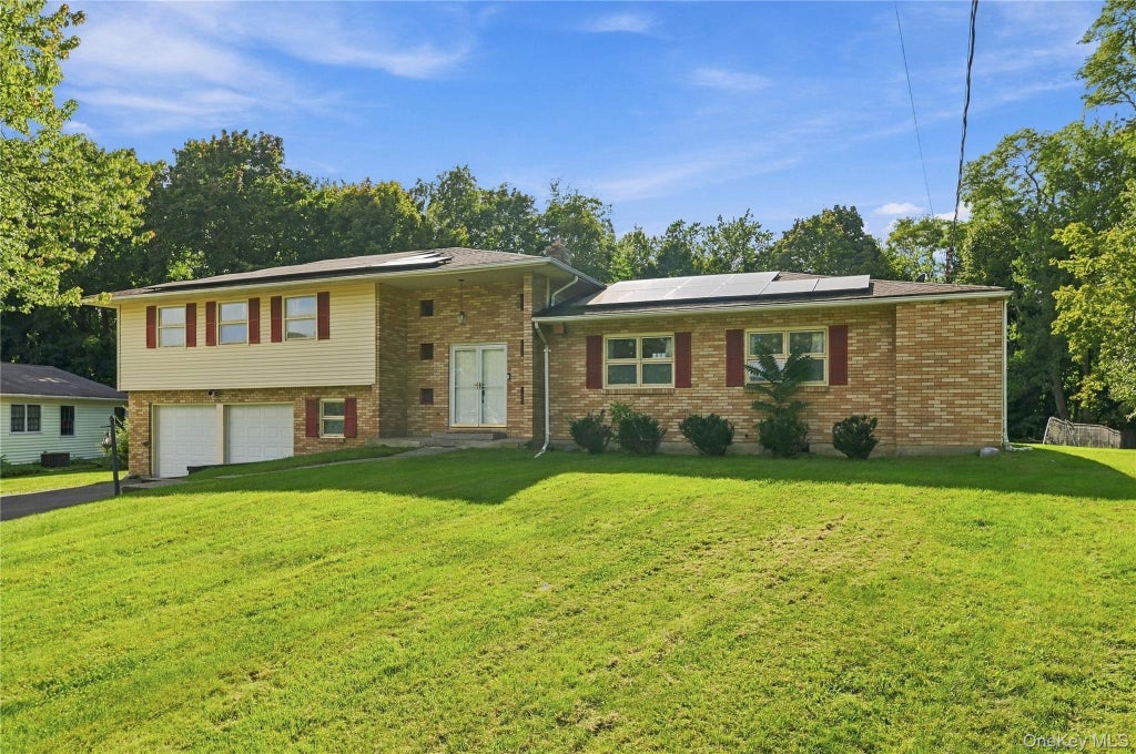 Photo of 39 Clintonwood Drive, New Windsor, NY 12553 (MLS # 1055234)