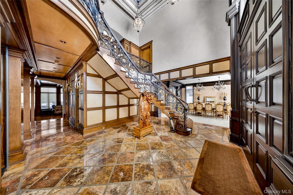 Photo of 17 North Drive, Malba, NY 11357 (MLS # 984505)