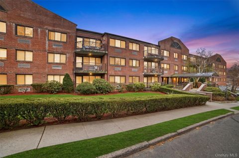 Photo of 66 Crisfield St #1X, Yonkers, NY 10710 (MLS # 983124)