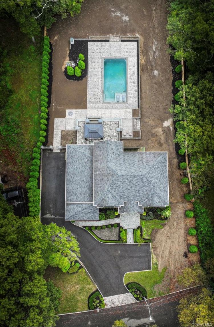 4 Carriage Court