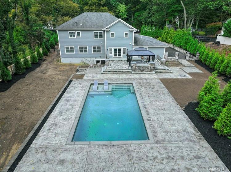 4 Carriage Court