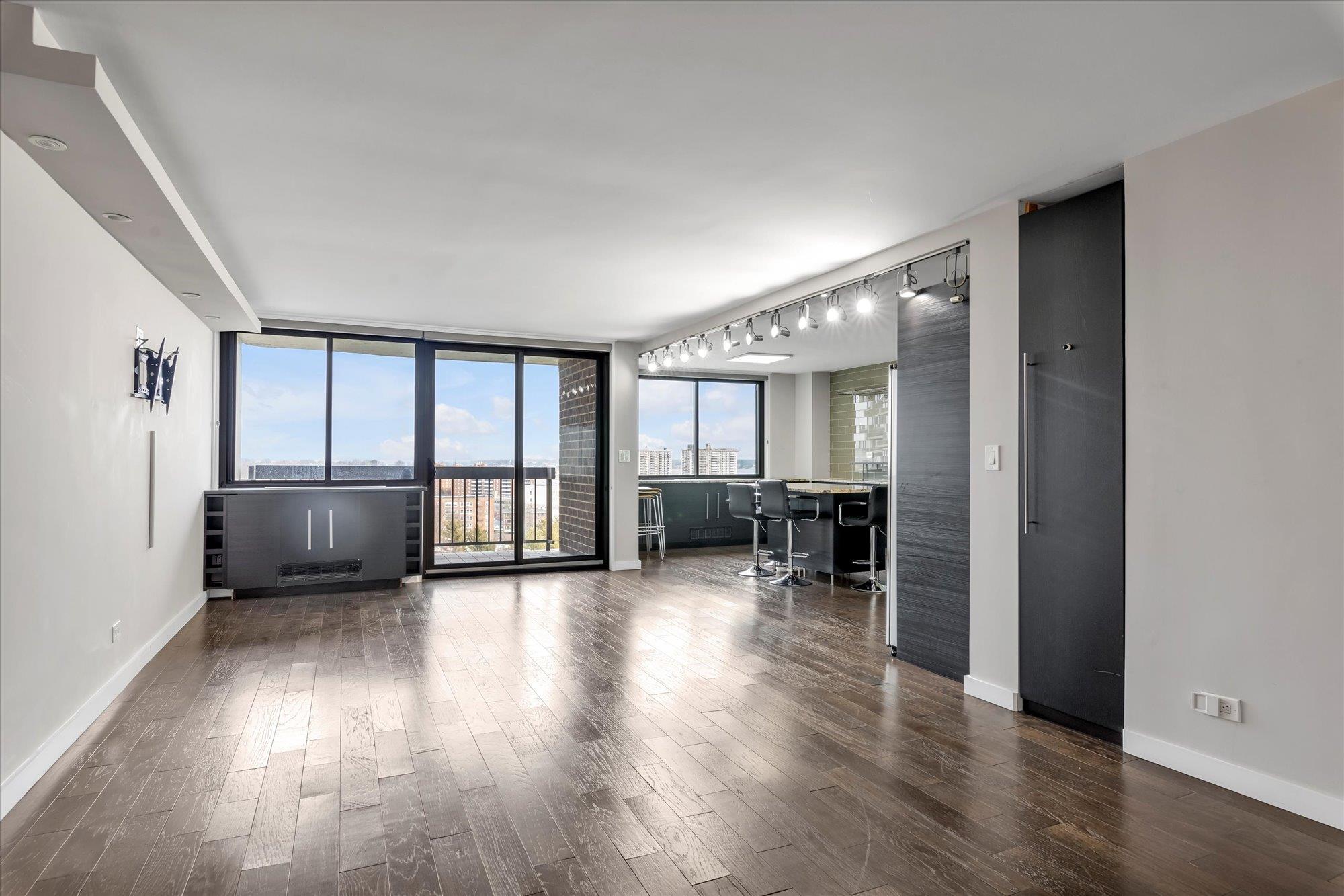 2 Bay Club Drive #10A, Bayside, New York image 2