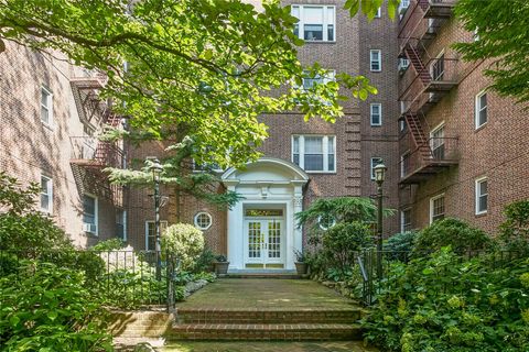 117-01 park lane south C 1F Kew Gardens NY 11418