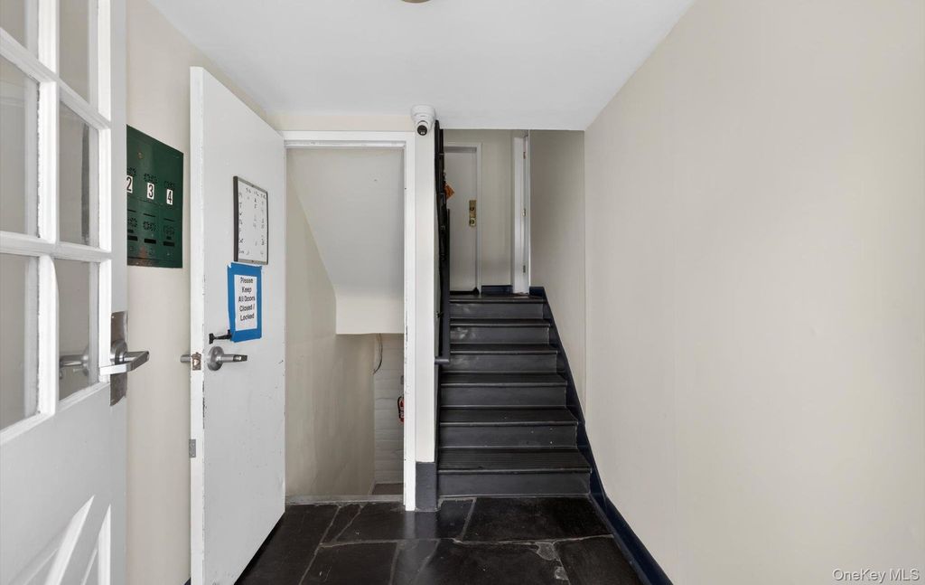 Photo of 28 Linden Street, Great Neck, NY 11021 (MLS # 995428)