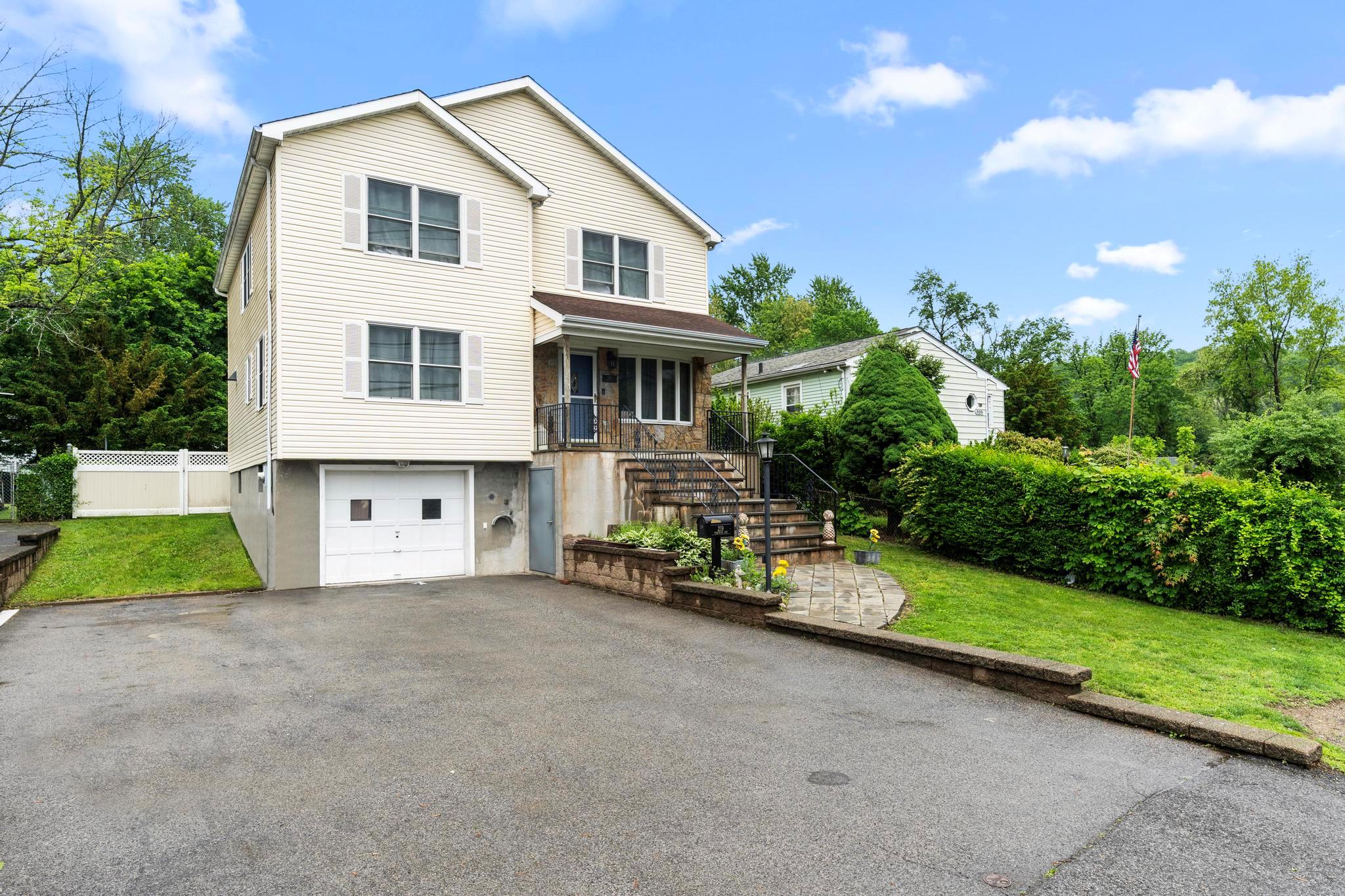 219 Tompkins Avenue, Yonkers, New York image 2