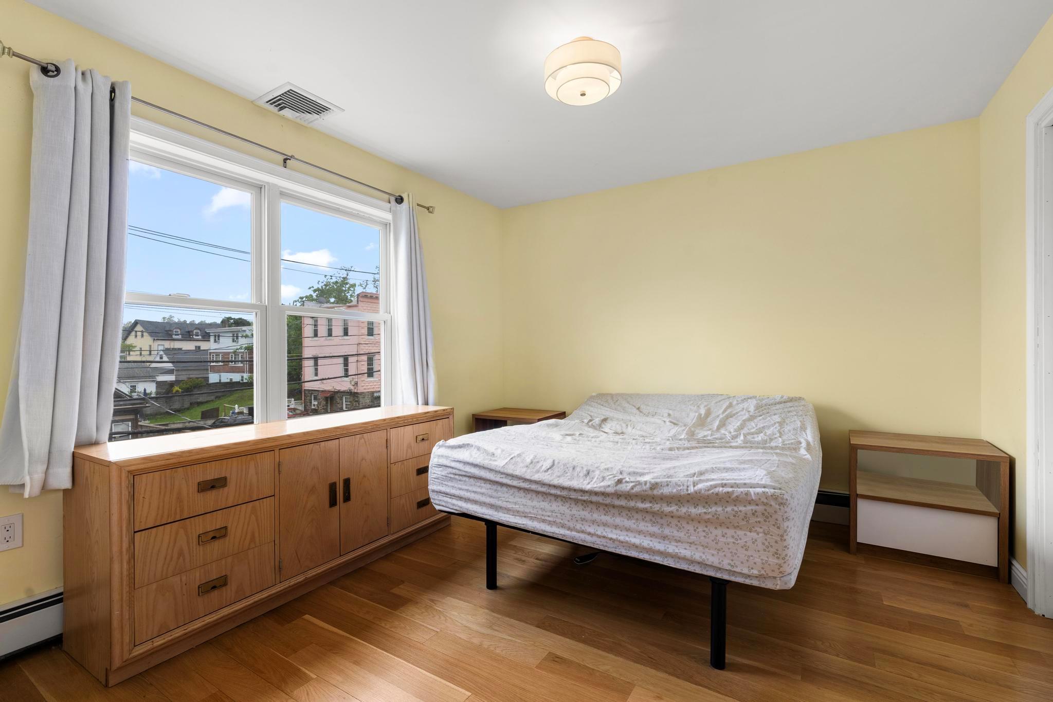 219 Tompkins Avenue, Yonkers, New York image 13