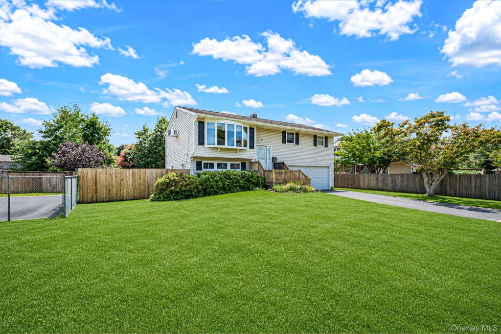 Photo of 104 Utica Street, Bay Shore, NY 11706 (MLS # 1037761)
