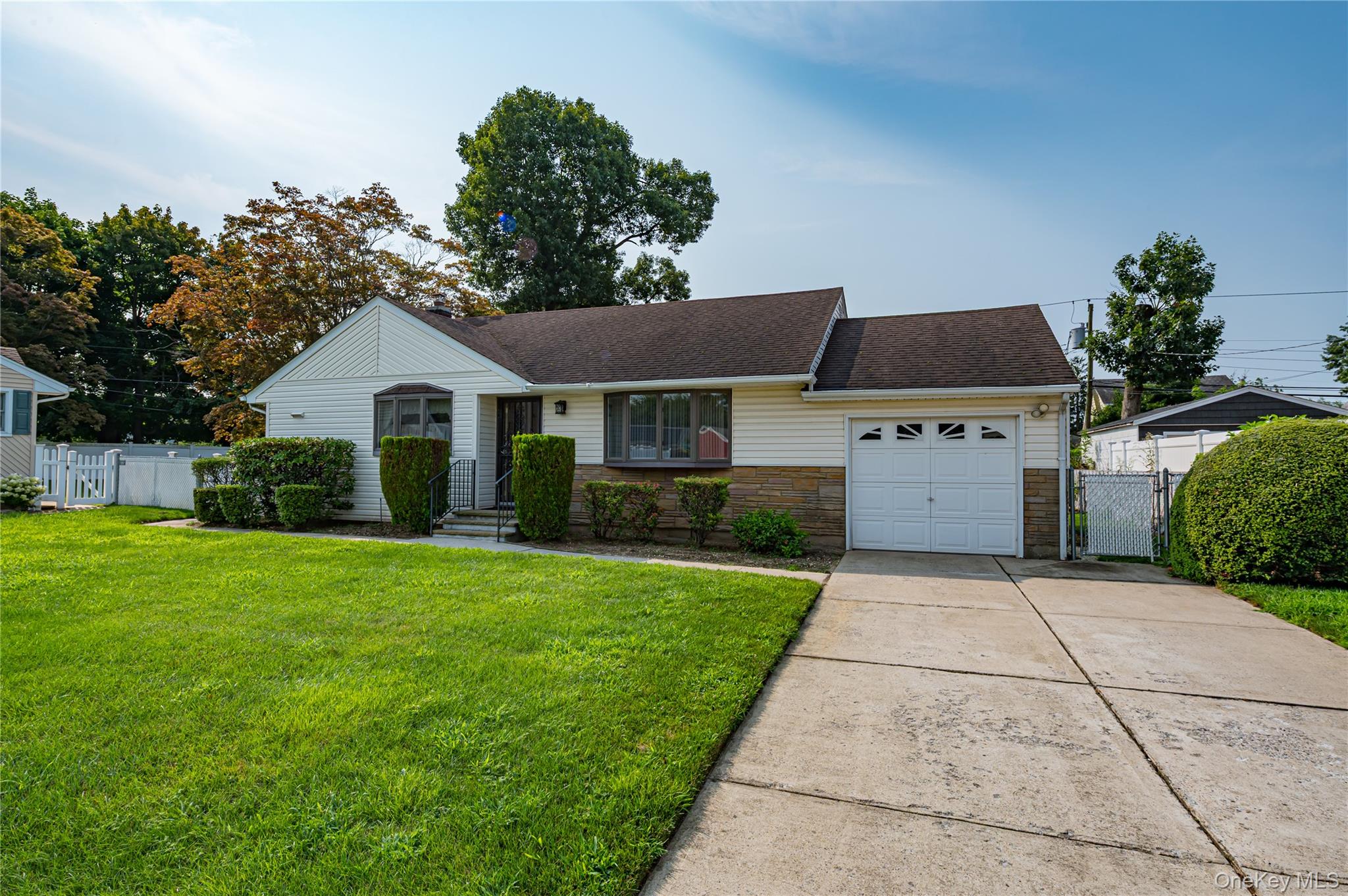 3986 Maplewood Drive - Photo 2