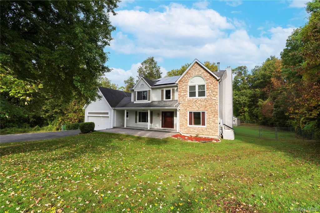 Photo of 1 Davis Court, Hopewell Junction, NY 12533 (MLS # 861628)