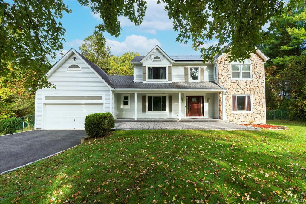 Photo of 1 Davis Court, Hopewell Junction, NY 12533 (MLS # 861628)