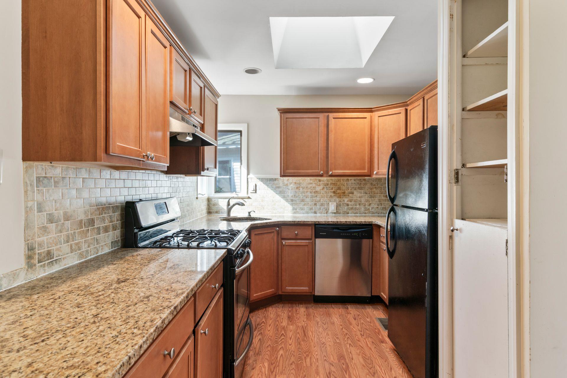 32 Glenna Little Trail, Huntington, New York image 8